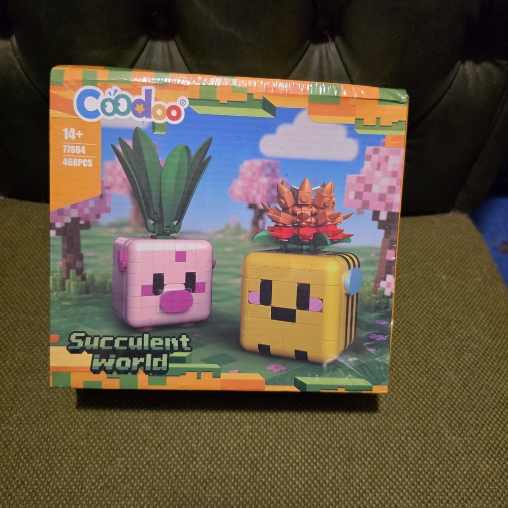 Botanicals Plants Building Blocks NIB Succulent World Pig Bee 468 Pieces